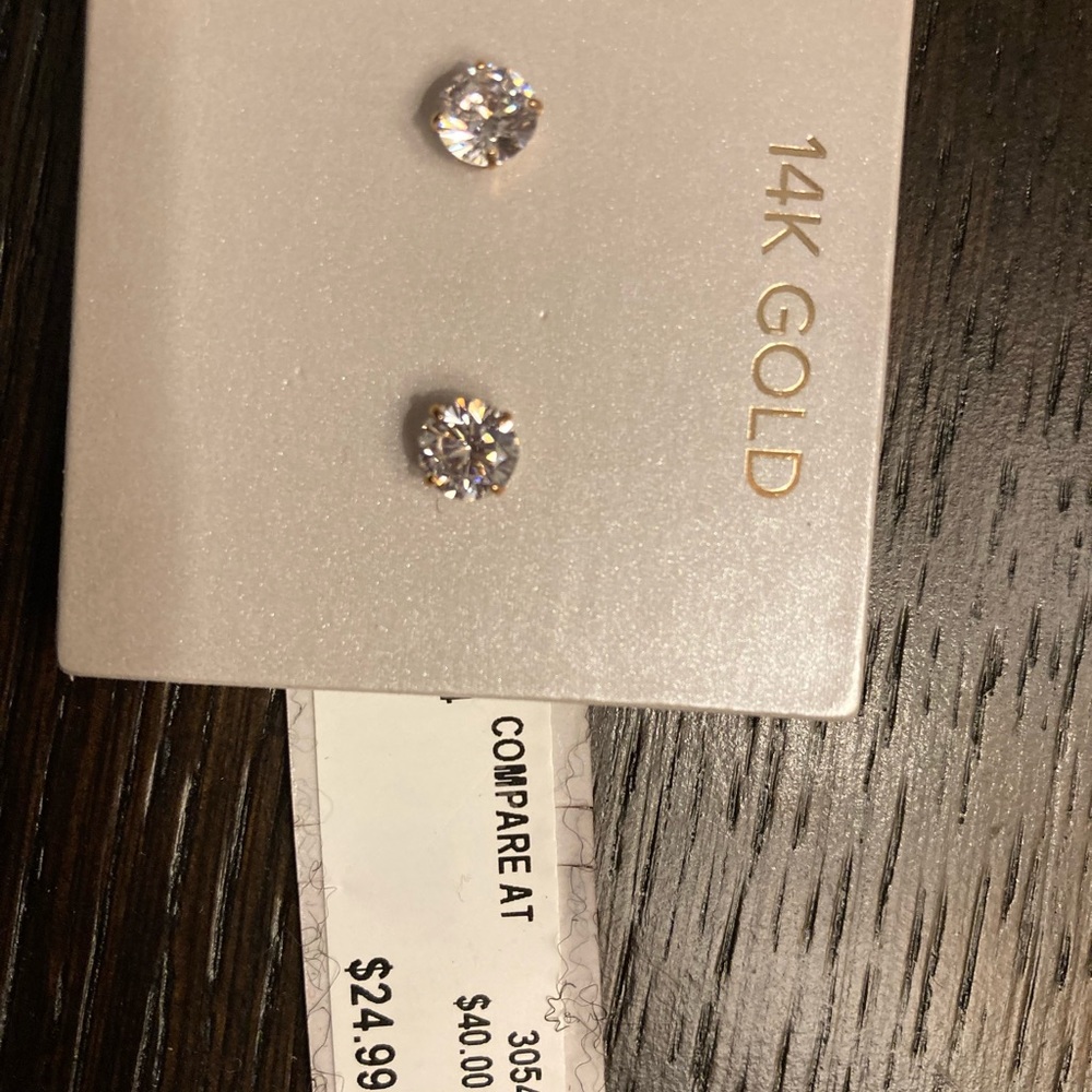 14K gold earrings brand new with tag